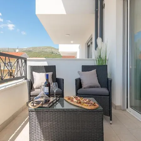 Magnolia 4* Luxury In Town Center トロギール