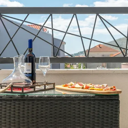 Magnolia 4* Luxury In Town Center * トロギール