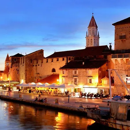 Magnolia 4* Luxury In Town Center Apartment Trogir