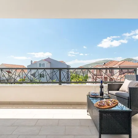 Magnolia 4* Luxury In Town Center Apartment