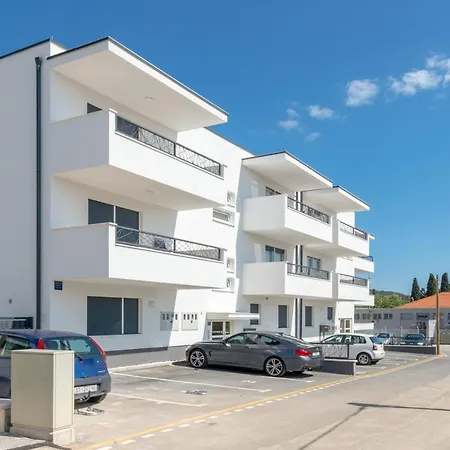 Magnolia 4* Luxury In Town Center Apartment
